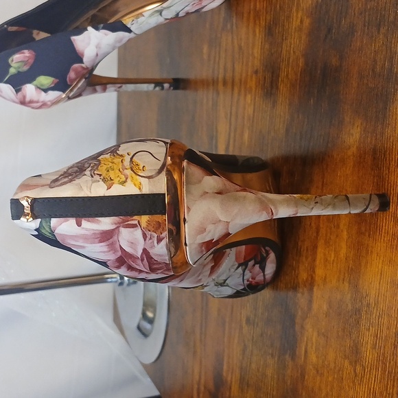 Ted Baker Black and Red Floral Heels Size 38.5 Or Womens Size 8 - Picture 6 of 8